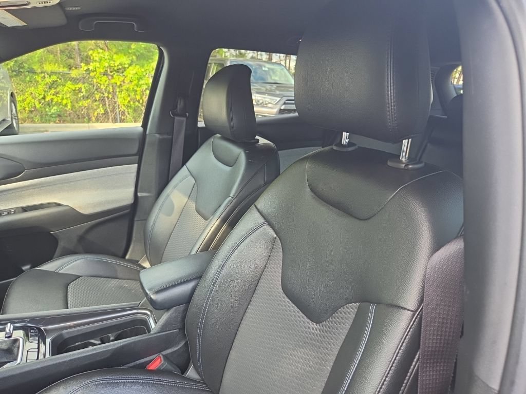 Used 2024 Jeep Compass Latitude AWD/4WD image 18