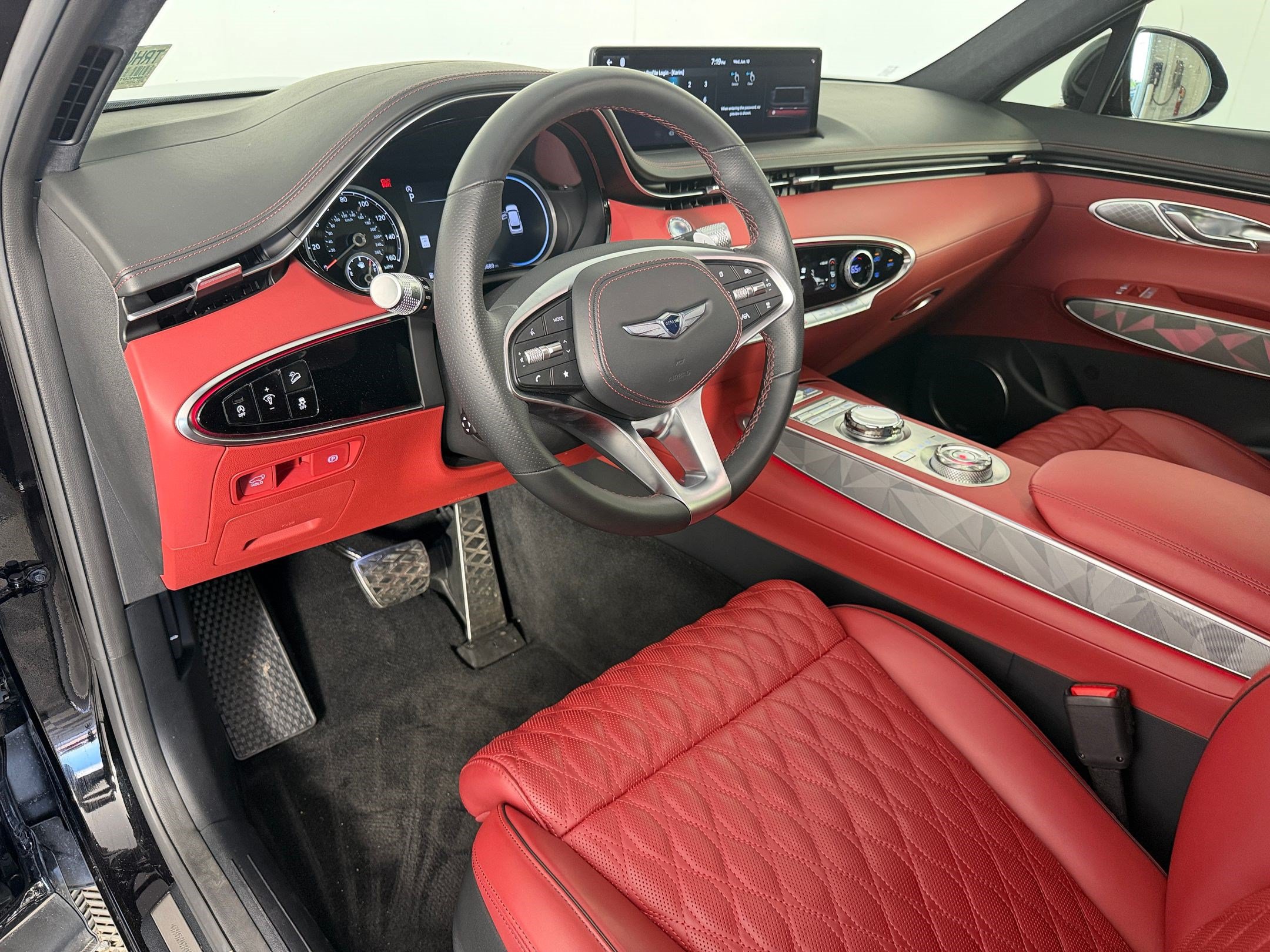 Used 2024 Genesis GV70 3.5T Sport w/ Sport Advanced Package AWD/4WD image 4