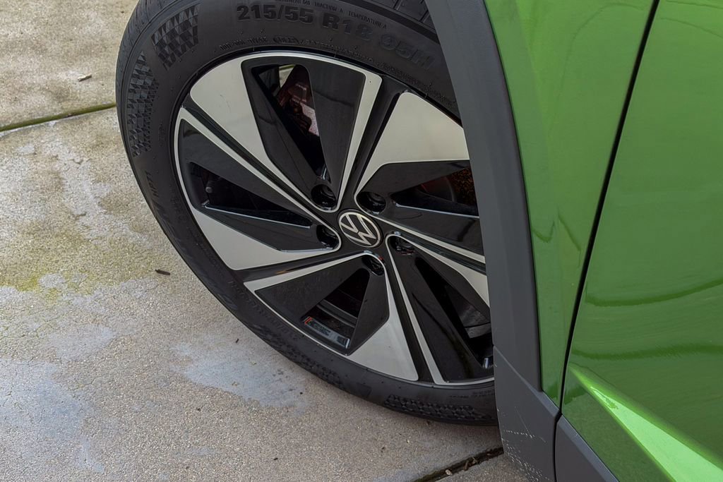 New 2026 Volkswagen Taos SE image 10