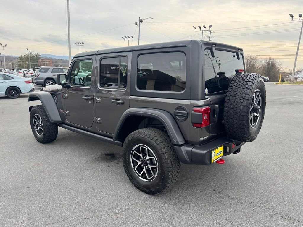 Used 2025 Jeep Wrangler Unlimited Rubicon AWD/4WD image 4