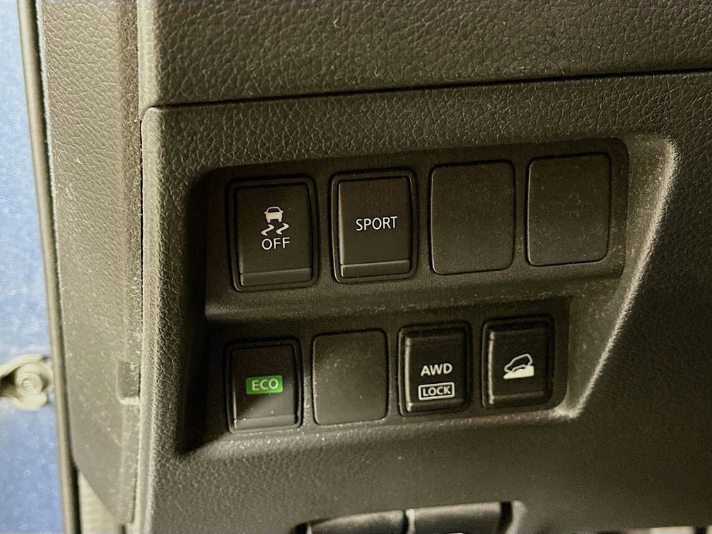 Used 2015 Nissan Rogue SV image 16