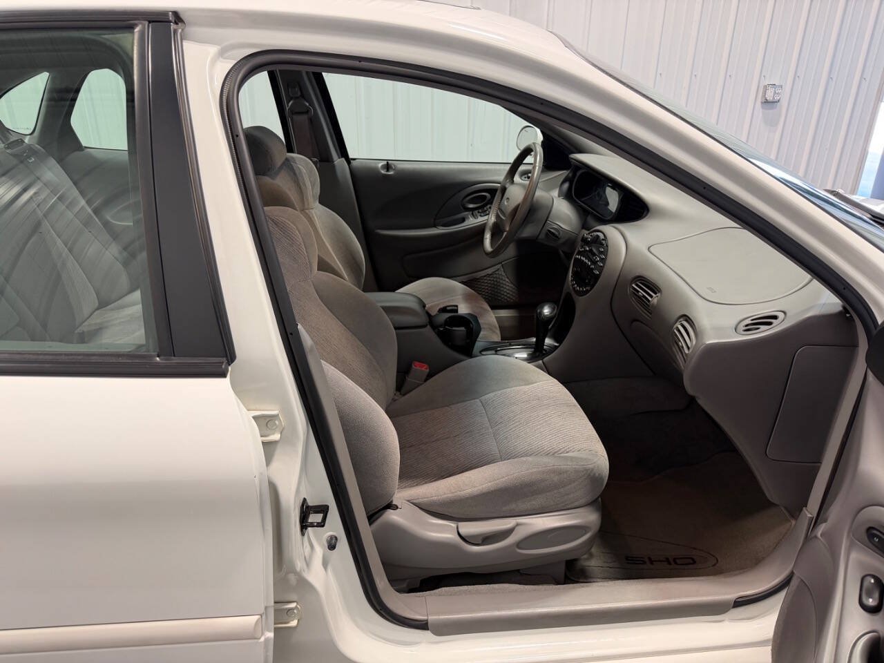 Used 1997 Ford Taurus SHO FWD image 12