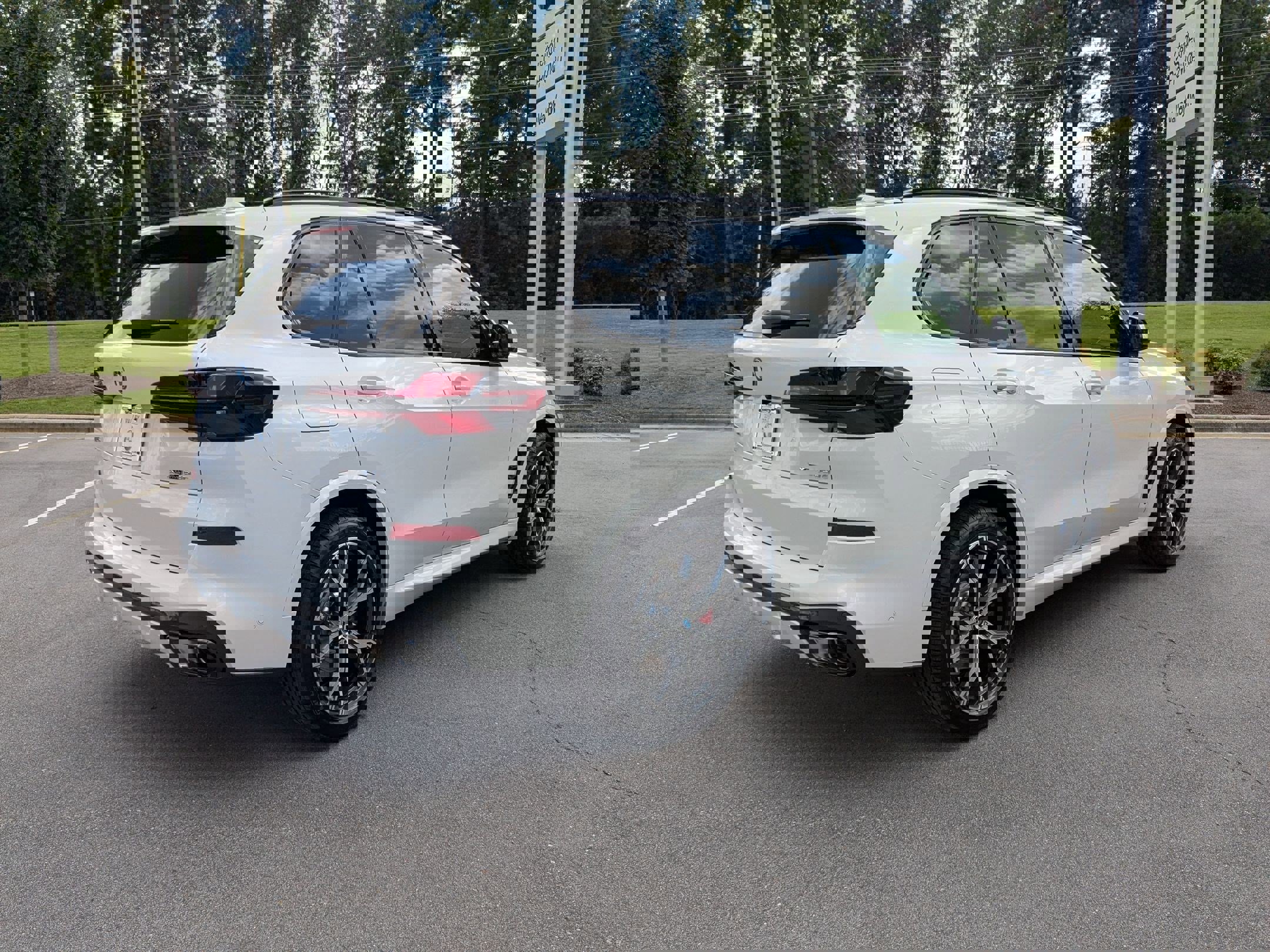 New 2026 BMW X5 xDrive50e w/ M Sport Package image 3