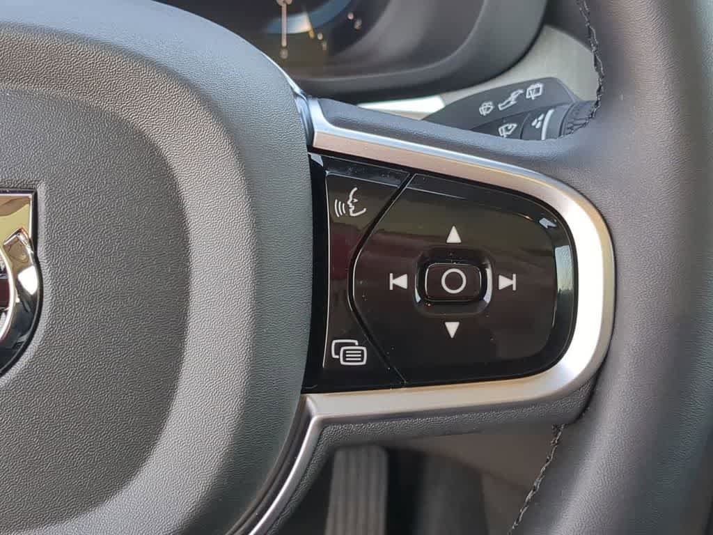 Used 2025 Volvo XC60 B5 Ultra AWD/4WD image 23