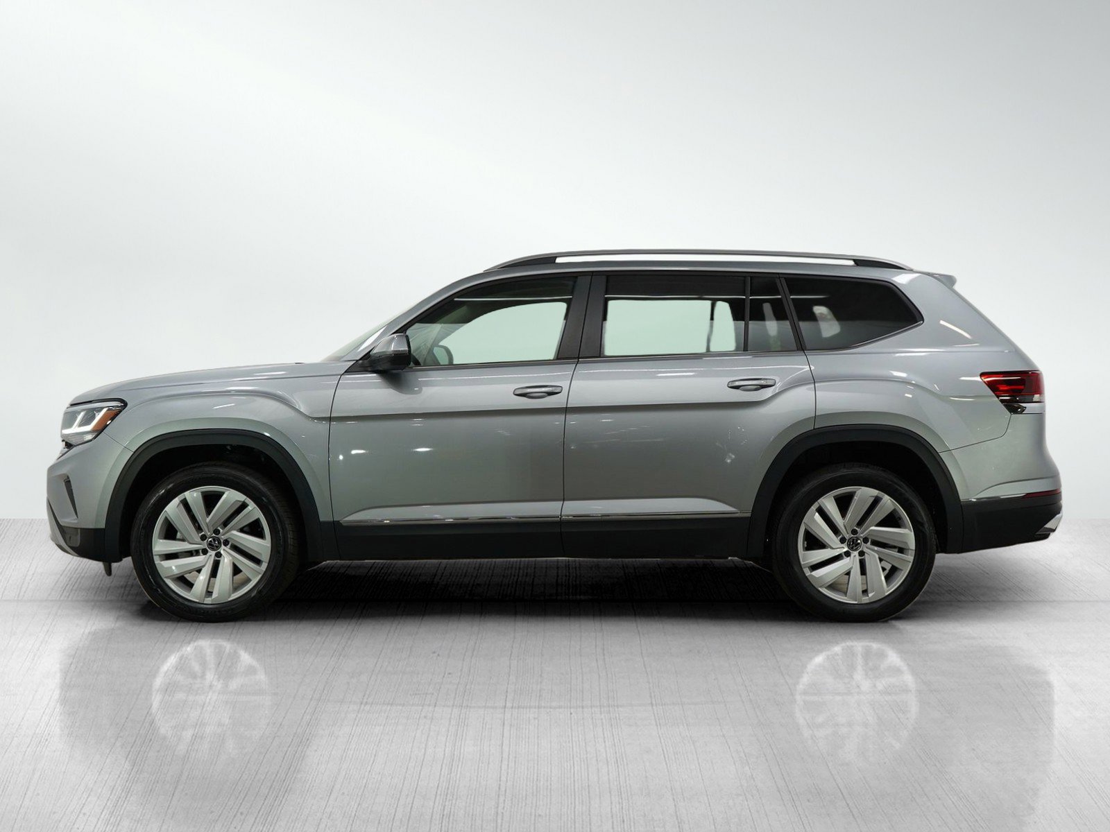Used 2021 Volkswagen Atlas SEL image 2