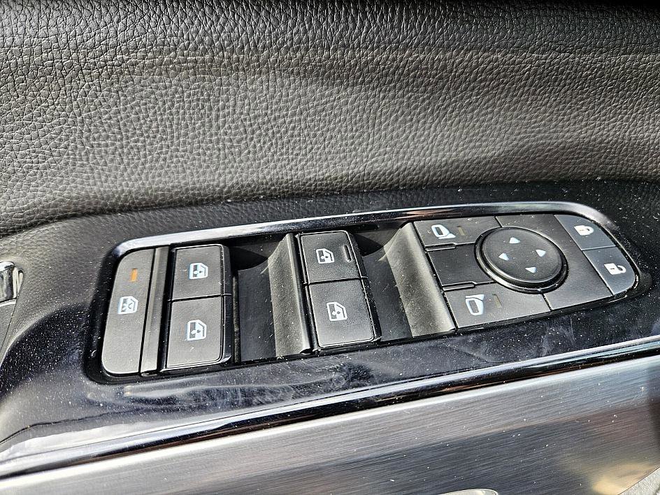 Certified 2023 Nissan Pathfinder SL image 30