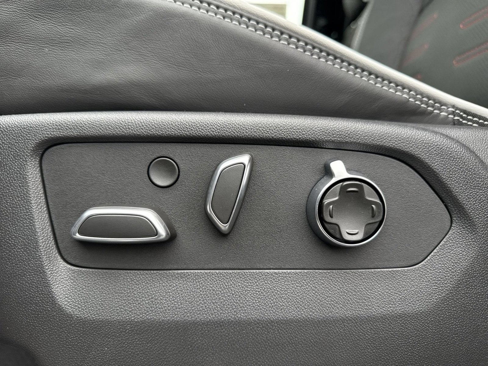 New 2026 GMC Yukon XL AT4 Ultimate image 14