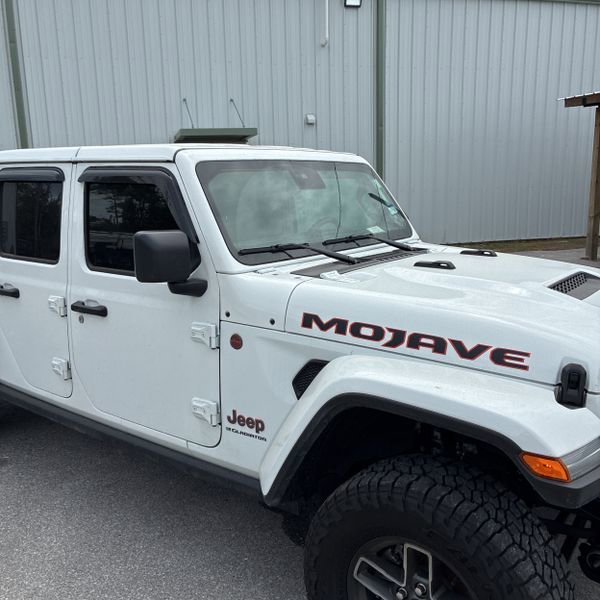 Used 2025 Jeep Gladiator Mojave AWD/4WD image 13