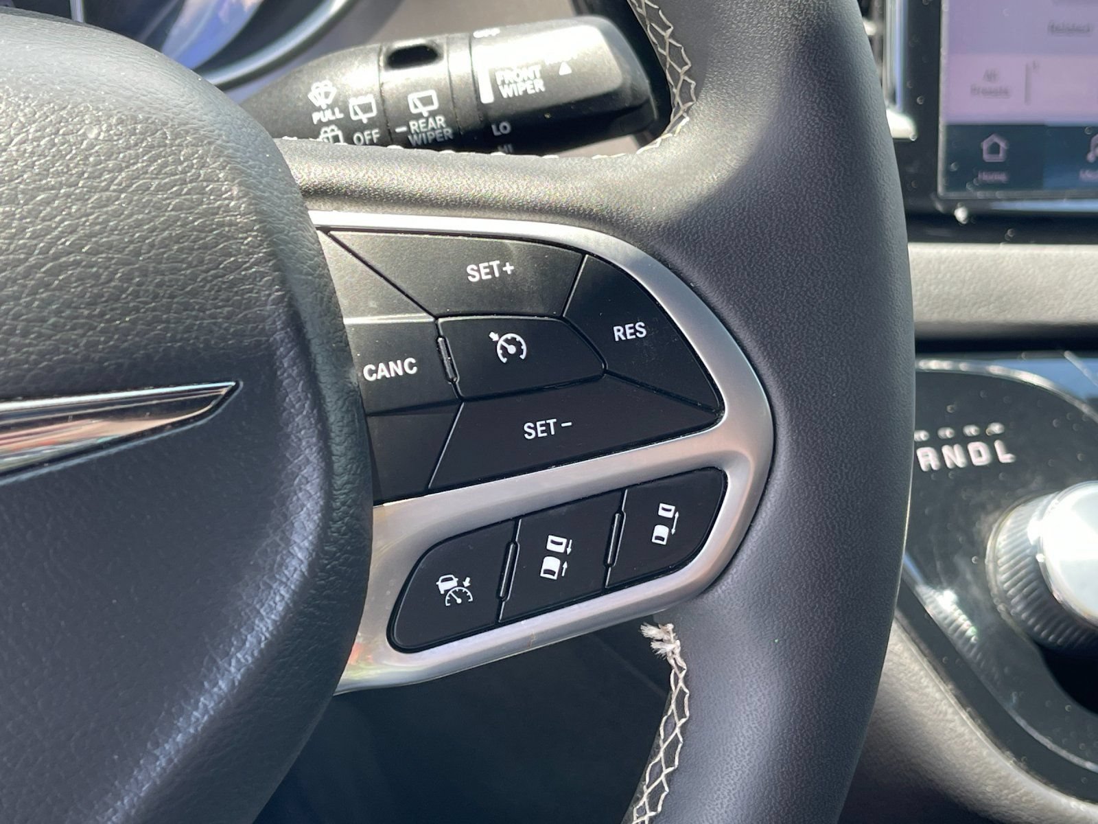 Used 2025 Chrysler Pacifica Select FWD image 28
