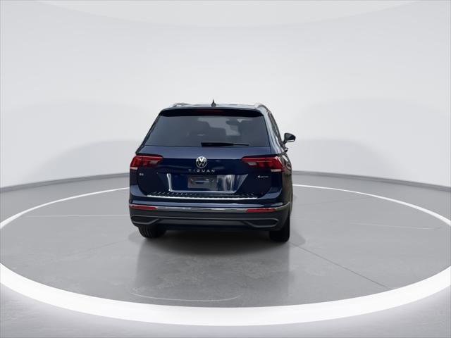 Certified 2022 Volkswagen Tiguan SE w/ Panoramic Sunroof Package image 7