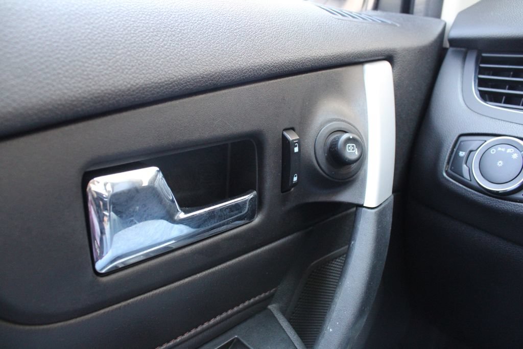 Used 2013 Ford Edge Limited FWD image 6