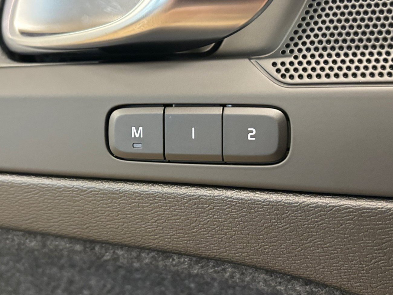 New 2026 Volvo XC40 B5 Plus AWD/4WD image 32