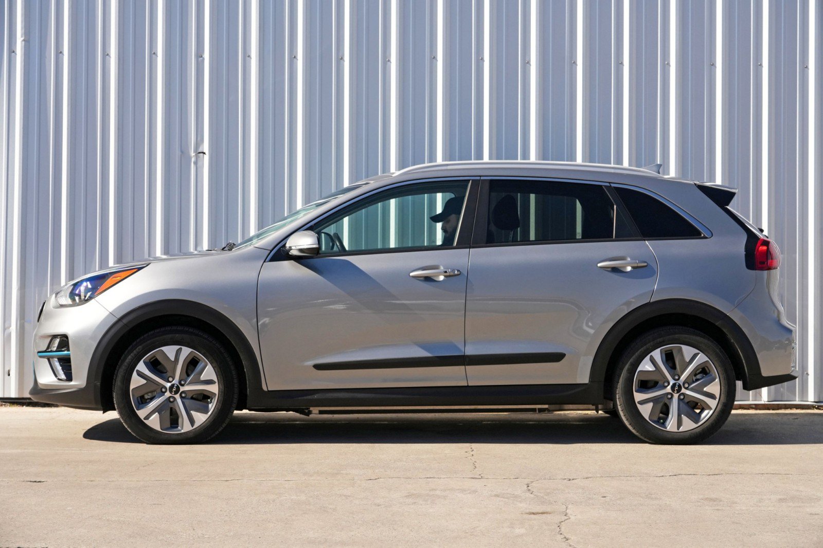 Used 2022 Kia Niro EX w/ Cold Weather Package FWD image 8