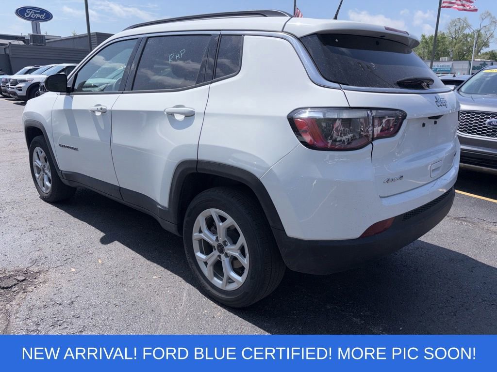 Used 2025 Jeep Compass Latitude AWD/4WD image 3