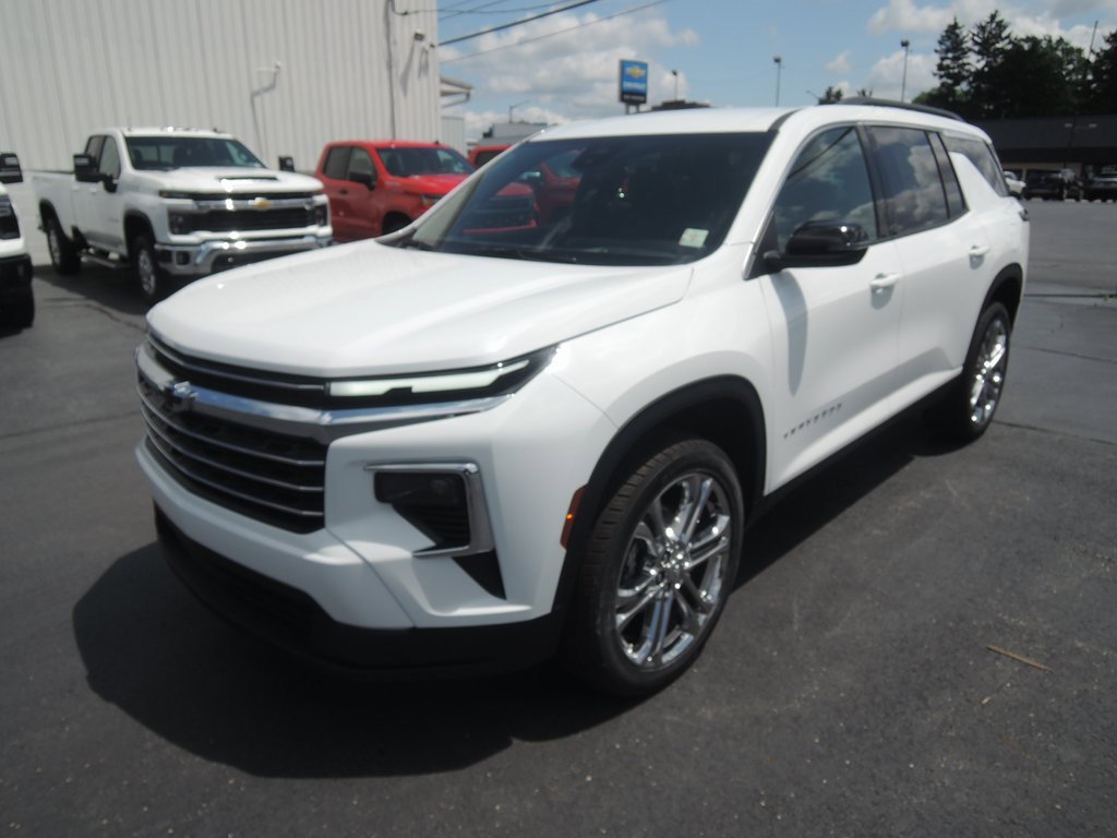 New 2025 Chevrolet Traverse LT image 3