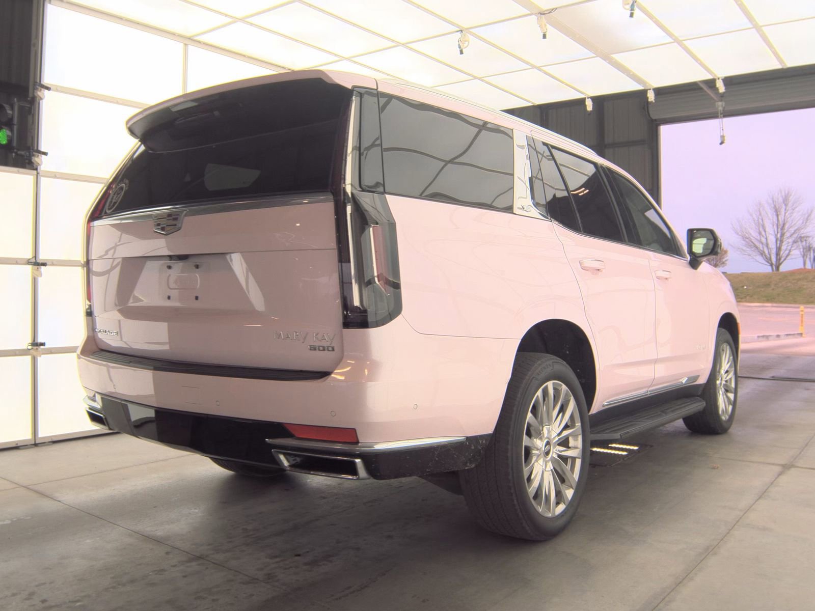 Used 2022 Cadillac Escalade Premium Luxury AWD/4WD image 4