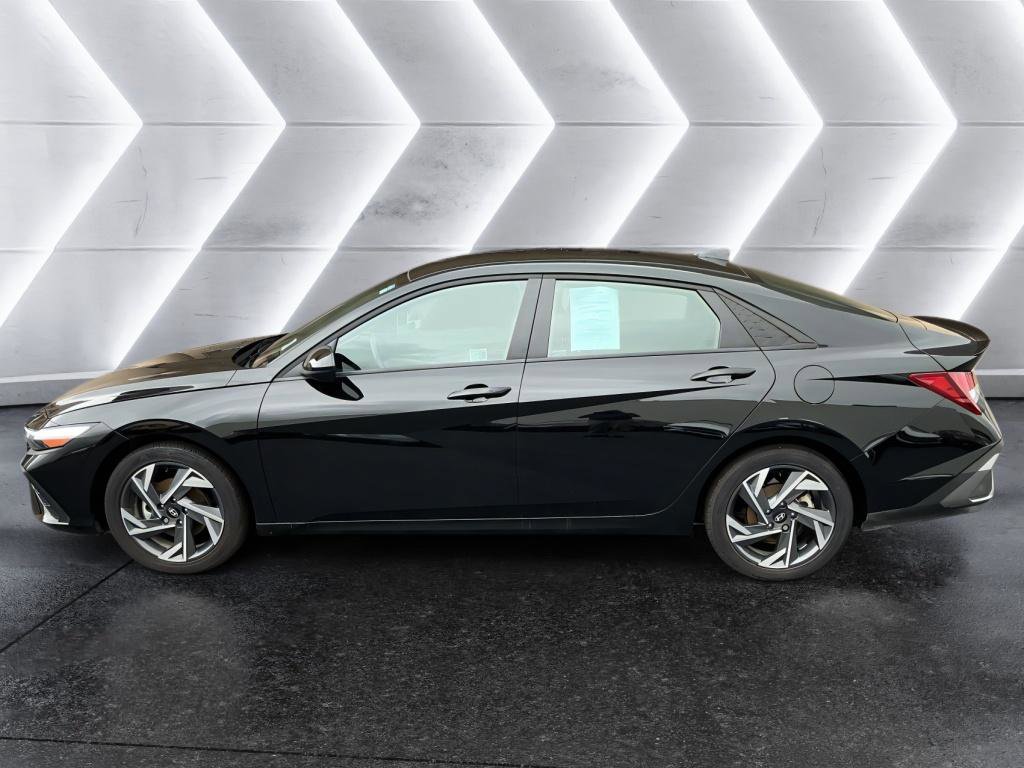 Certified 2025 Hyundai Elantra Sport image 8