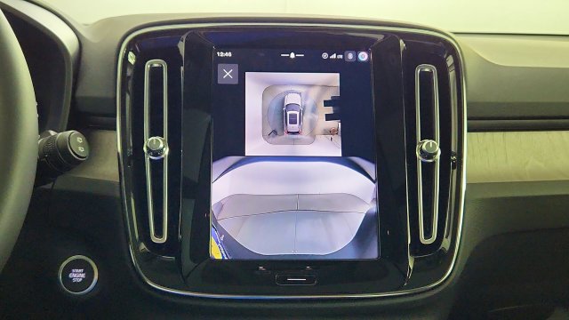 New 2026 Volvo XC40 B5 Plus w/ Protection Package Premier AWD/4WD image 19