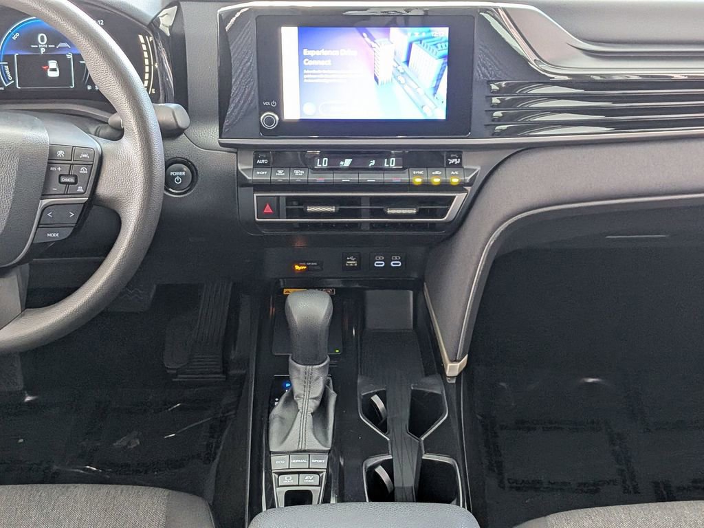 Used 2025 Toyota Camry LE FWD image 19