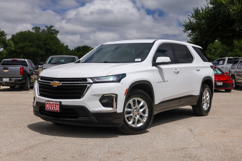Used 2023 Chevrolet Traverse LS w/ Safety Package FWD image 2