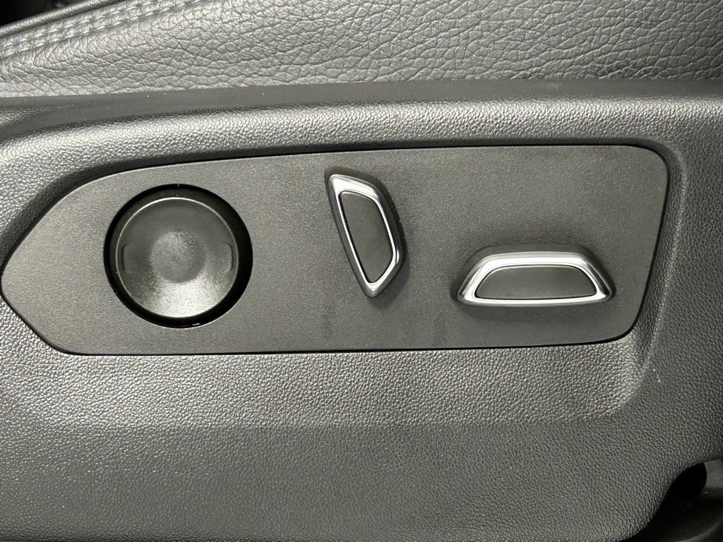 Used 2022 GMC Yukon XL Denali AWD/4WD image 11