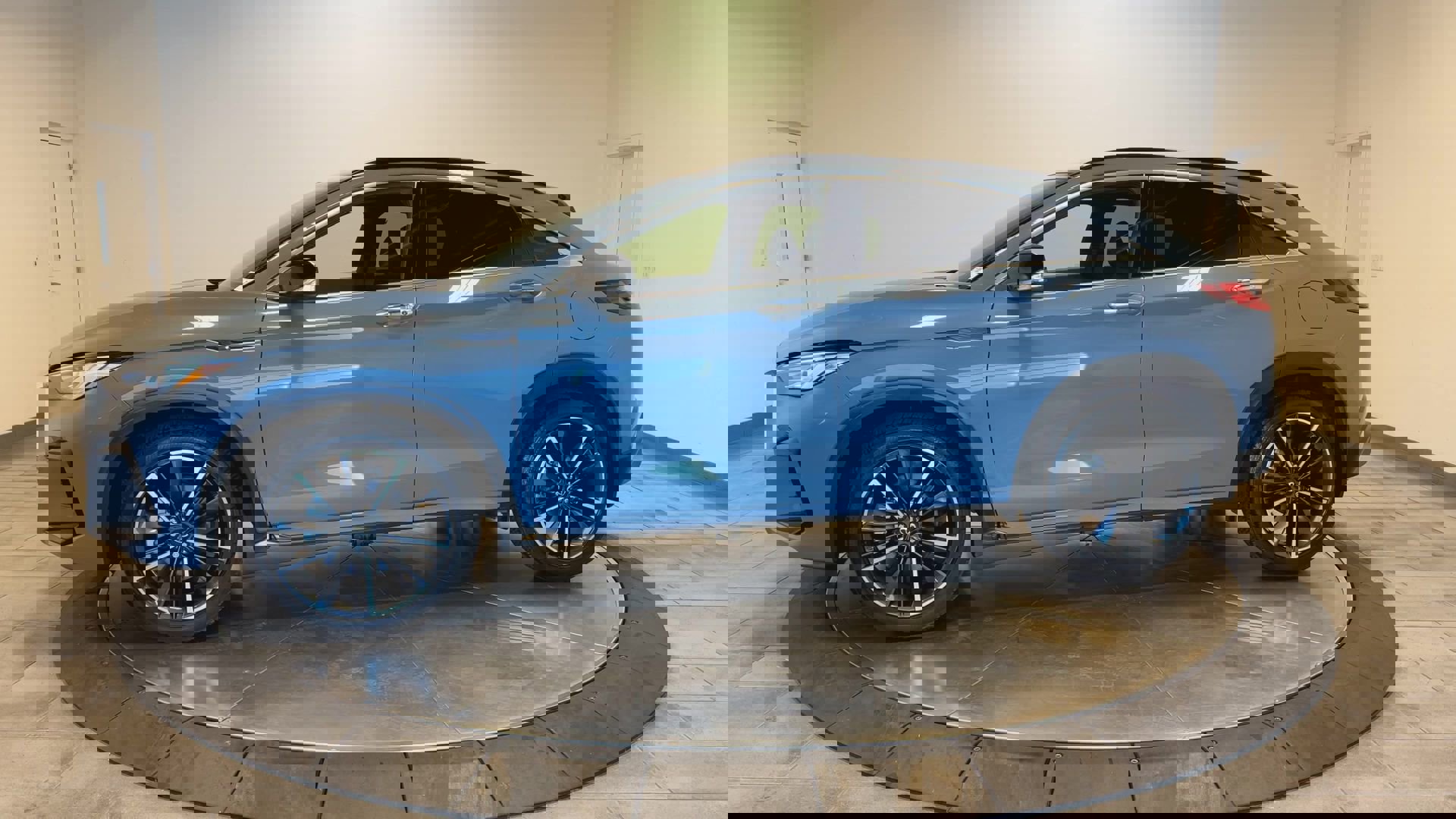 Certified 2025 INFINITI QX55 Luxe w/ Cargo Package image 5