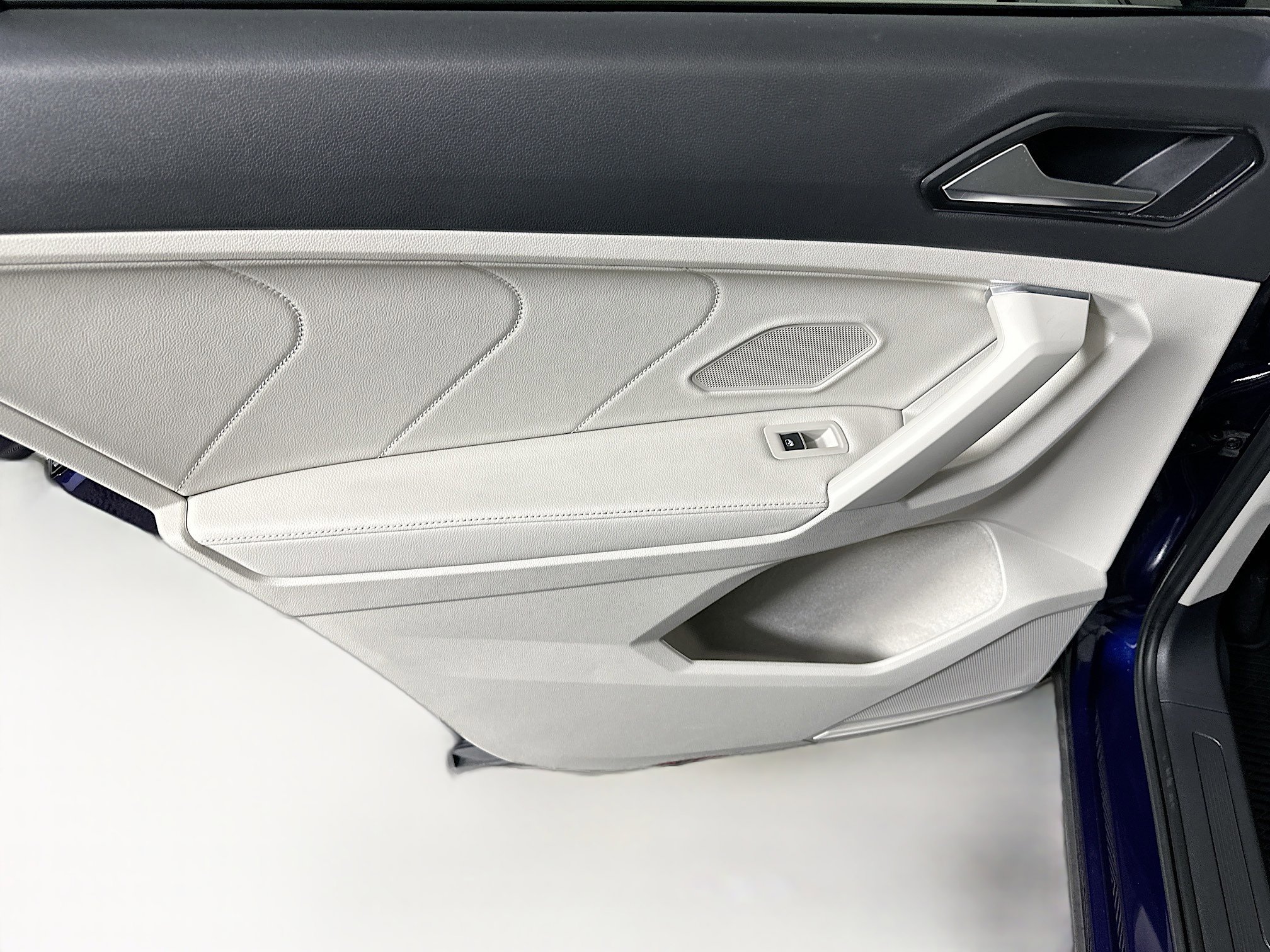 Used 2022 Volkswagen Tiguan SE image 25