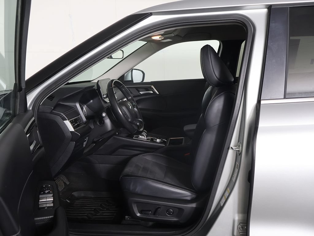 Used 2024 Mitsubishi Outlander SE FWD image 27
