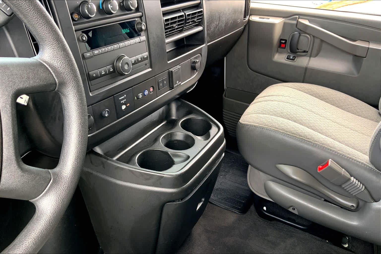 Used 2025 GMC Savana 3500 LT w/ LT Preferred Equipment Group RWD image 16