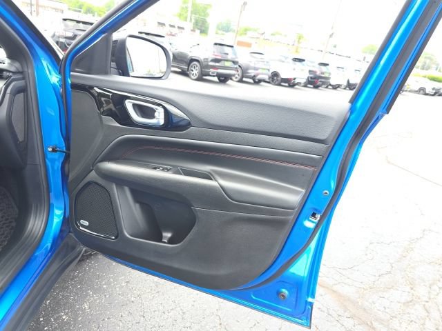 Used 2024 Jeep Compass Trailhawk w/ Trailhawk Elite Group AWD/4WD image 39