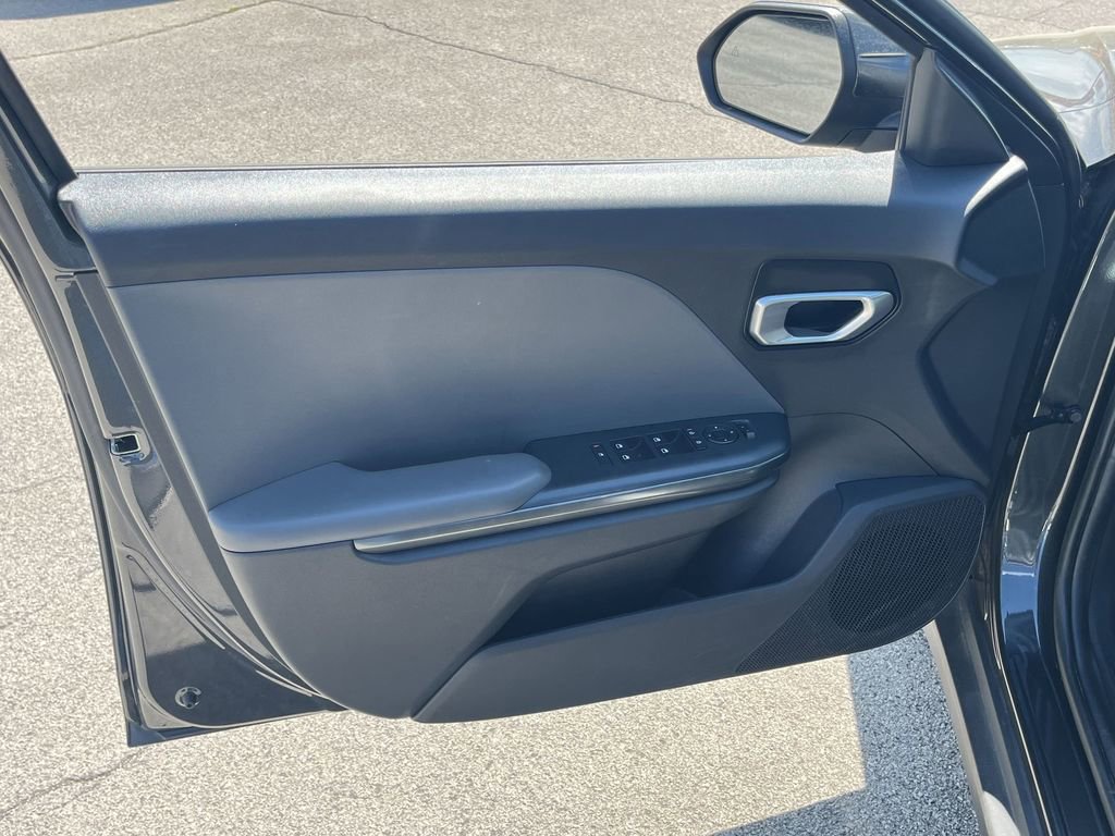 Used 2025 Kia K4 LXS image 11