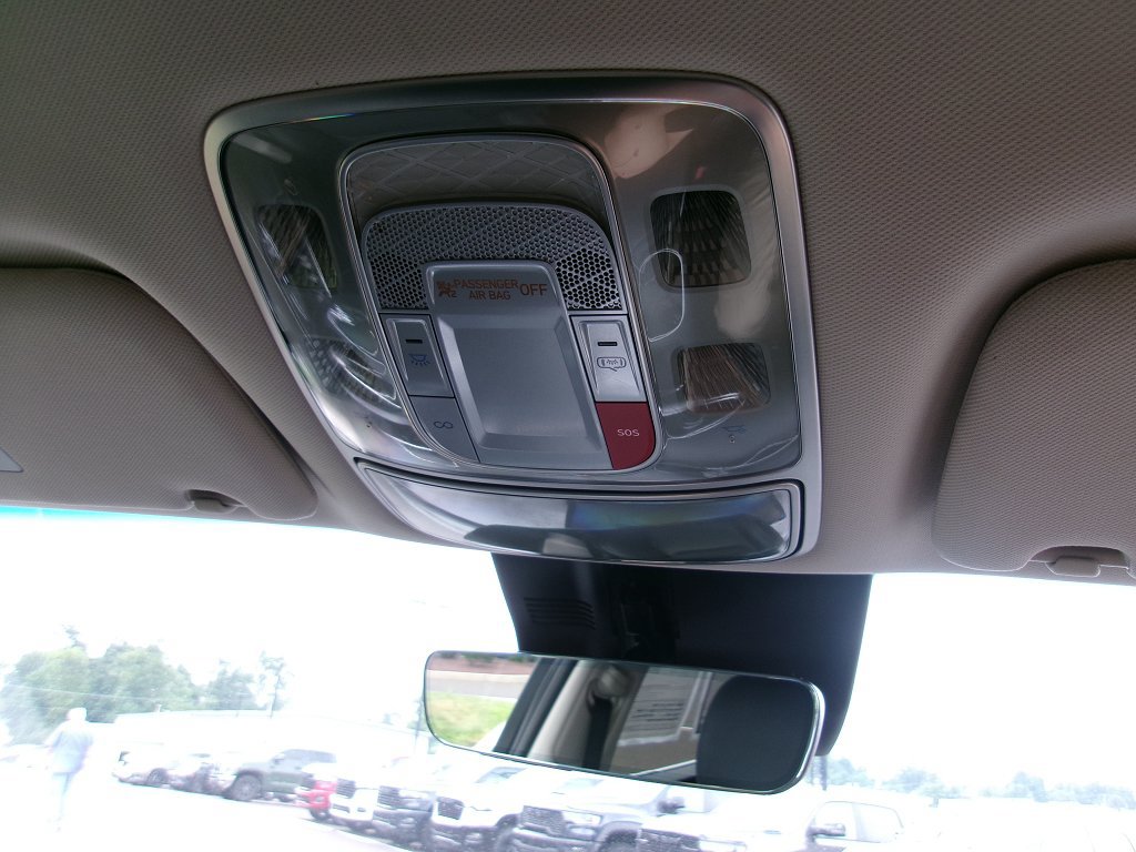 Used 2025 Genesis GV70 2.5T AWD/4WD image 19