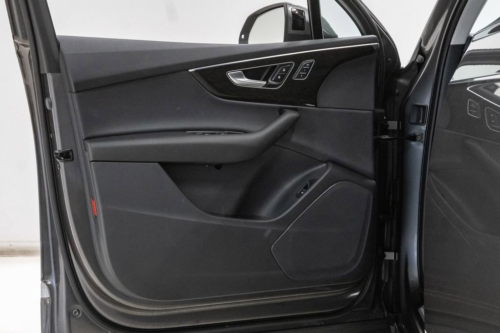 Used 2023 Audi Q7 3.0T Premium w/ Convenience Package image 8