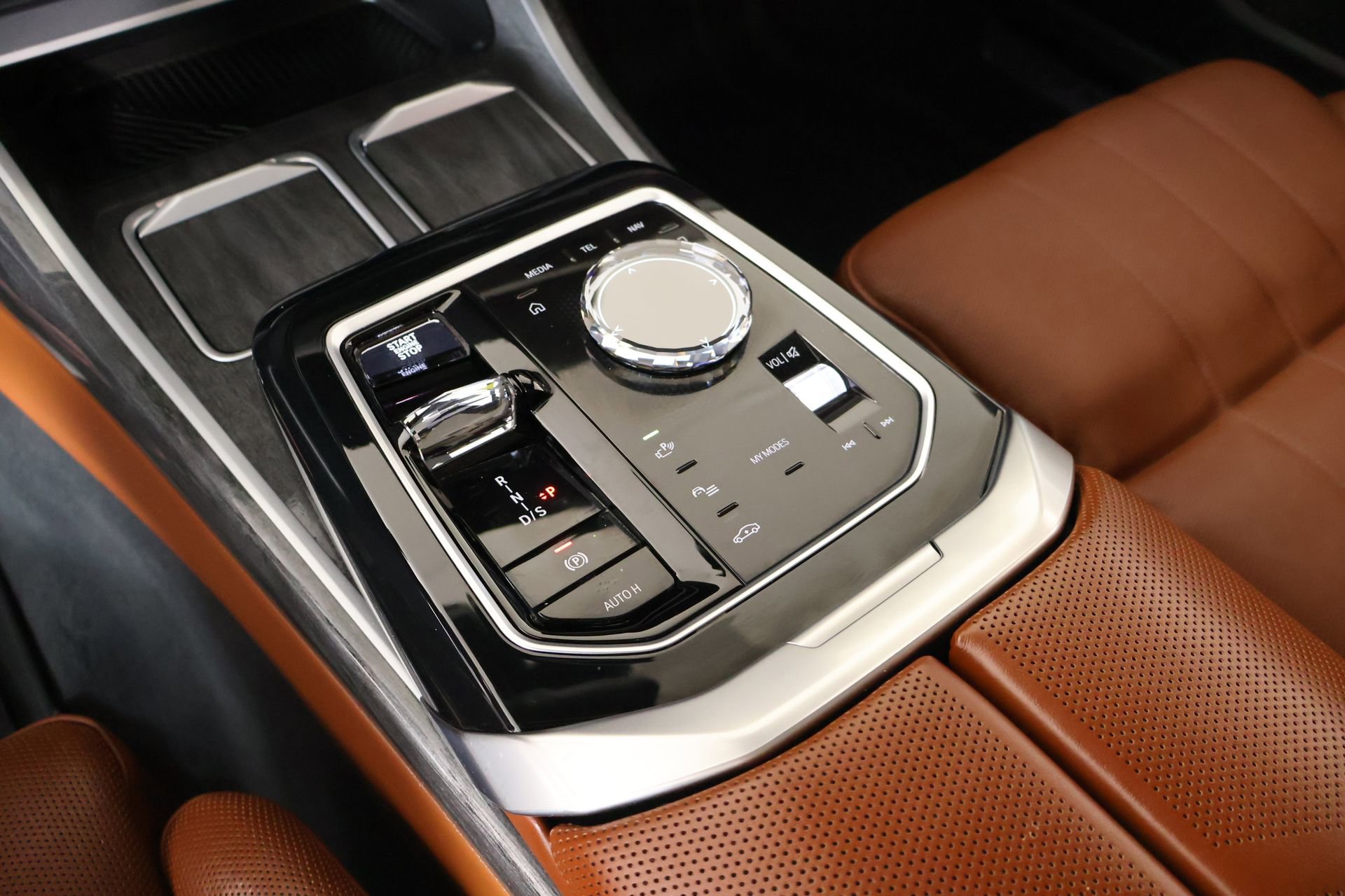 Used 2023 BMW 760i xDrive w/ Luxury Rear Seating Package AWD/4WD image 9