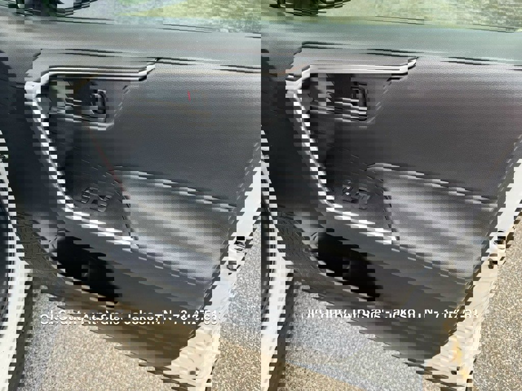 Used 2024 Toyota RAV4 LE image 13