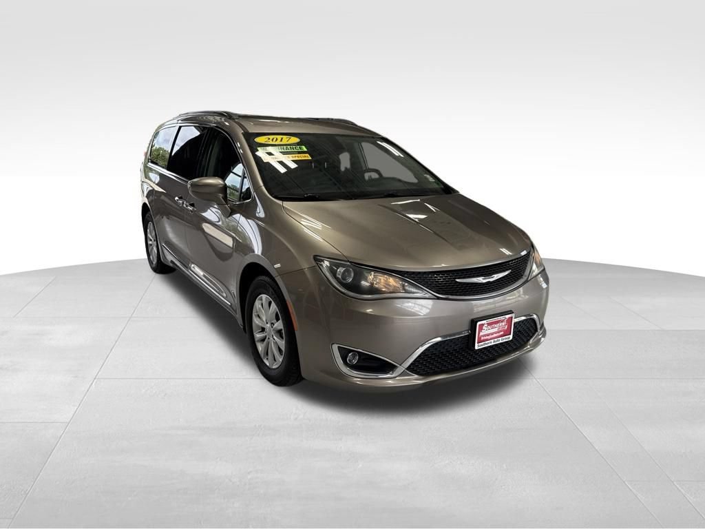 Used 2017 Chrysler Pacifica Touring-L FWD image 7