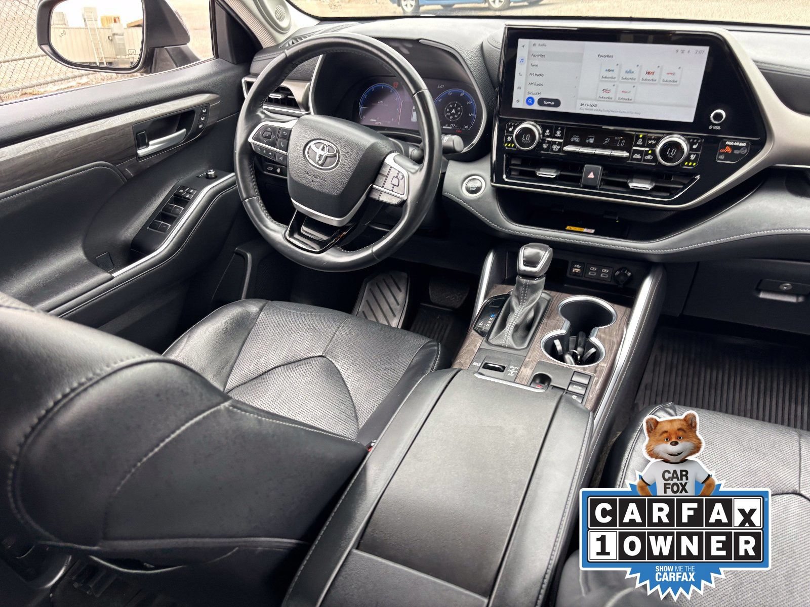 Used 2024 Toyota Highlander Limited FWD image 15