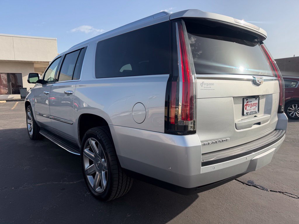 Used 2017 Cadillac Escalade ESV Luxury AWD/4WD image 13