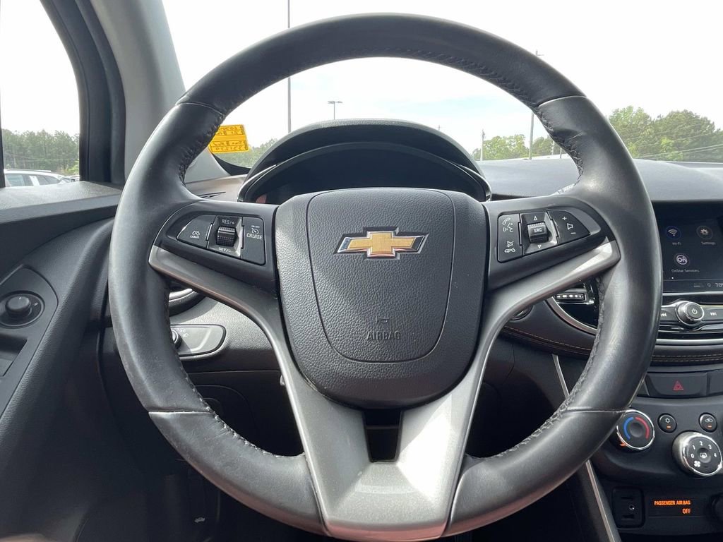 Used 2021 Chevrolet Trax LT w/ LT Convenience Package image 24