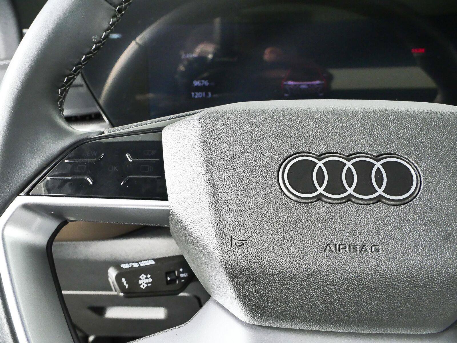Used 2025 Audi Q5 Premium Plus w/ Premium Plus AWD/4WD image 11