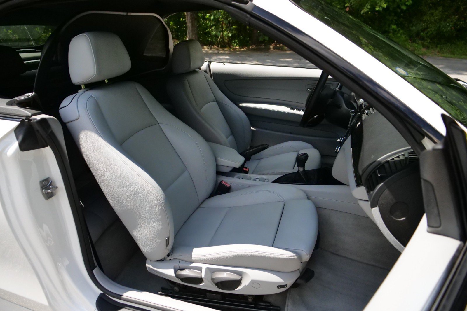 Used 2011 BMW 135i Convertible RWD image 31