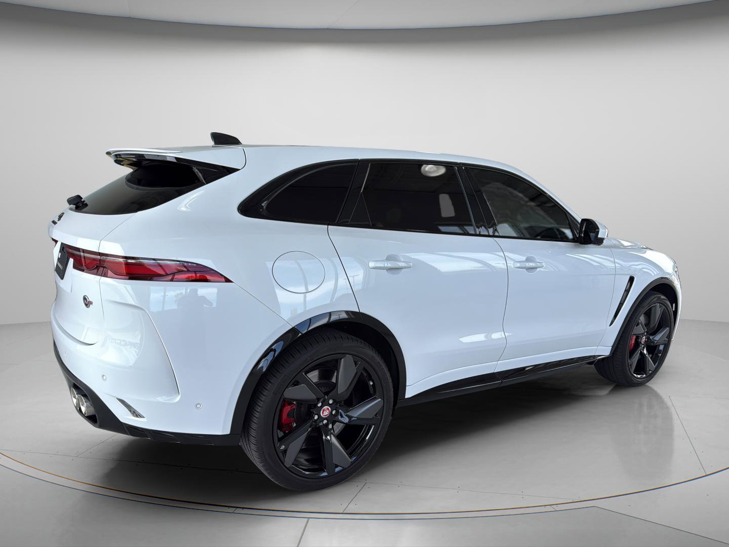 Used 2022 Jaguar F-PACE SVR AWD/4WD image 11