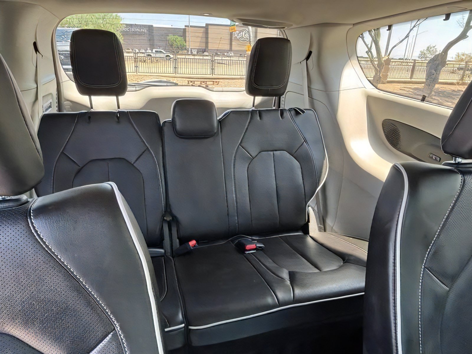 Used 2022 Chrysler Pacifica Limited w/ Uconnect Theater Family Group AWD/4WD image 31