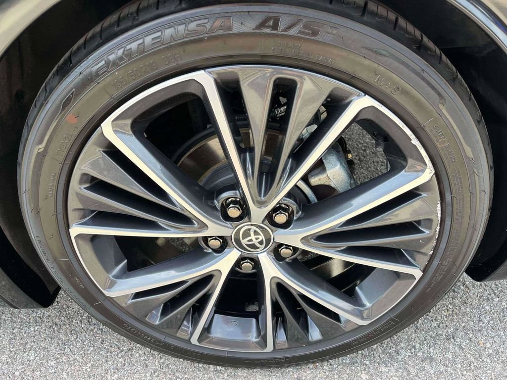 Used 2023 Toyota Prius Limited AWD/4WD image 39