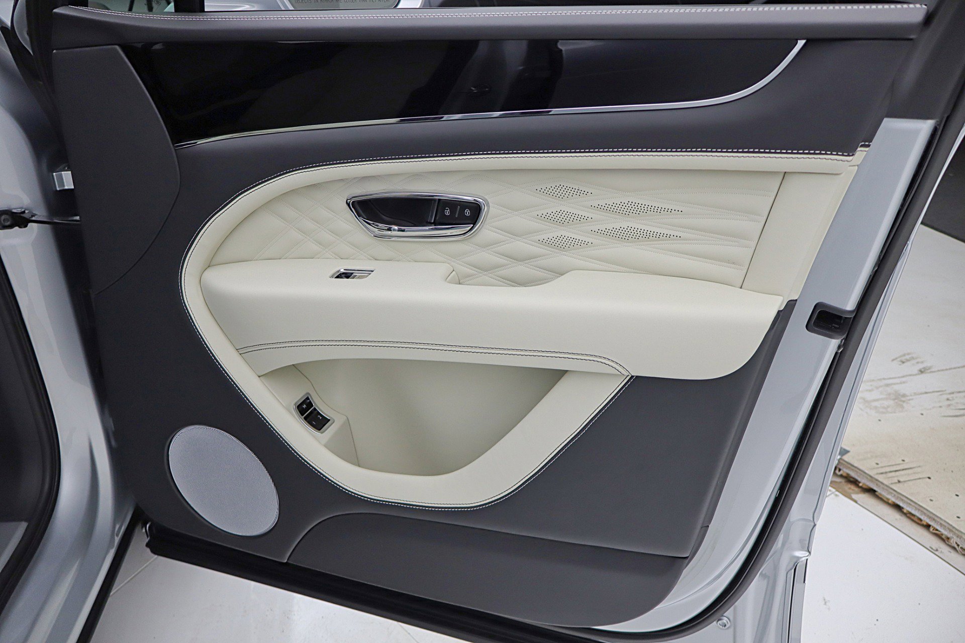 Used 2024 Bentley Bentayga Extended Wheelbase image 55