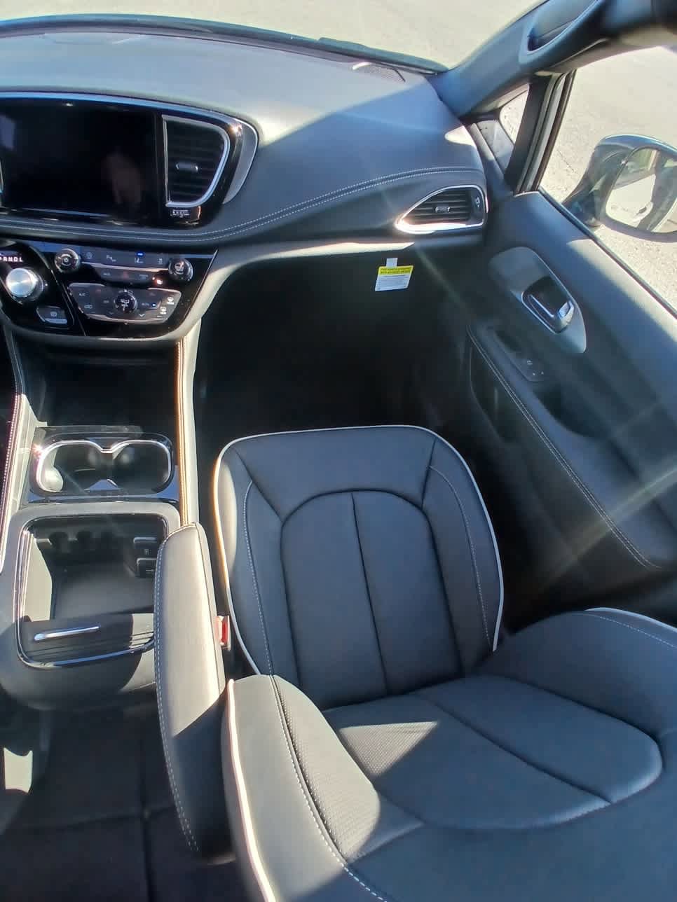 New 2026 Chrysler Pacifica Limited AWD/4WD image 23