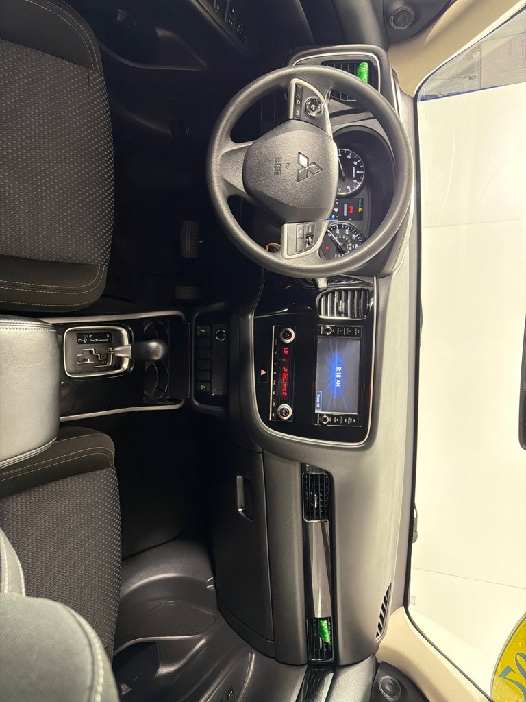 Used 2020 Mitsubishi Outlander ES FWD image 27