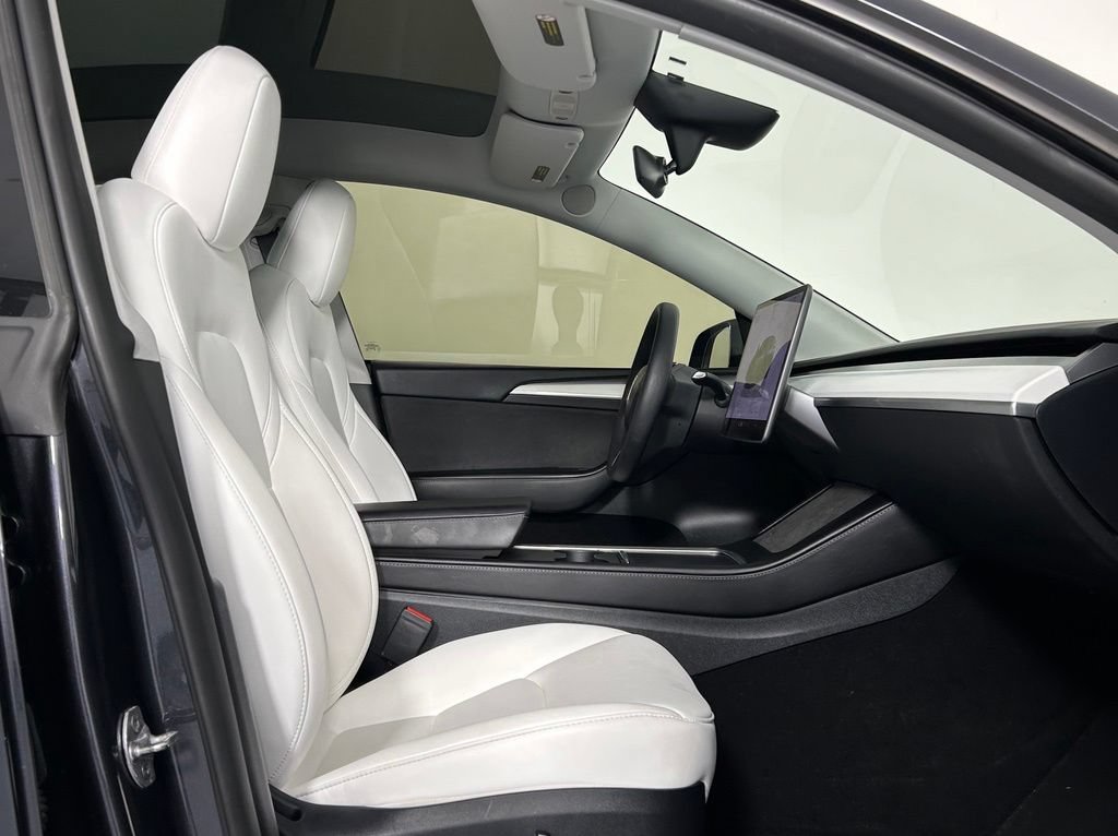 Used 2024 Tesla Model Y 2WD image 8