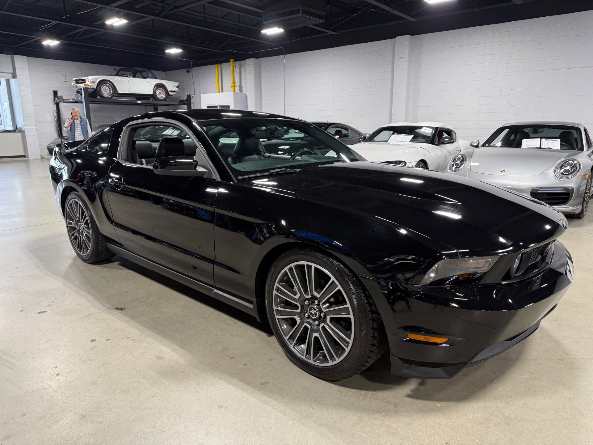 Used 2010 Ford Mustang GT image 9