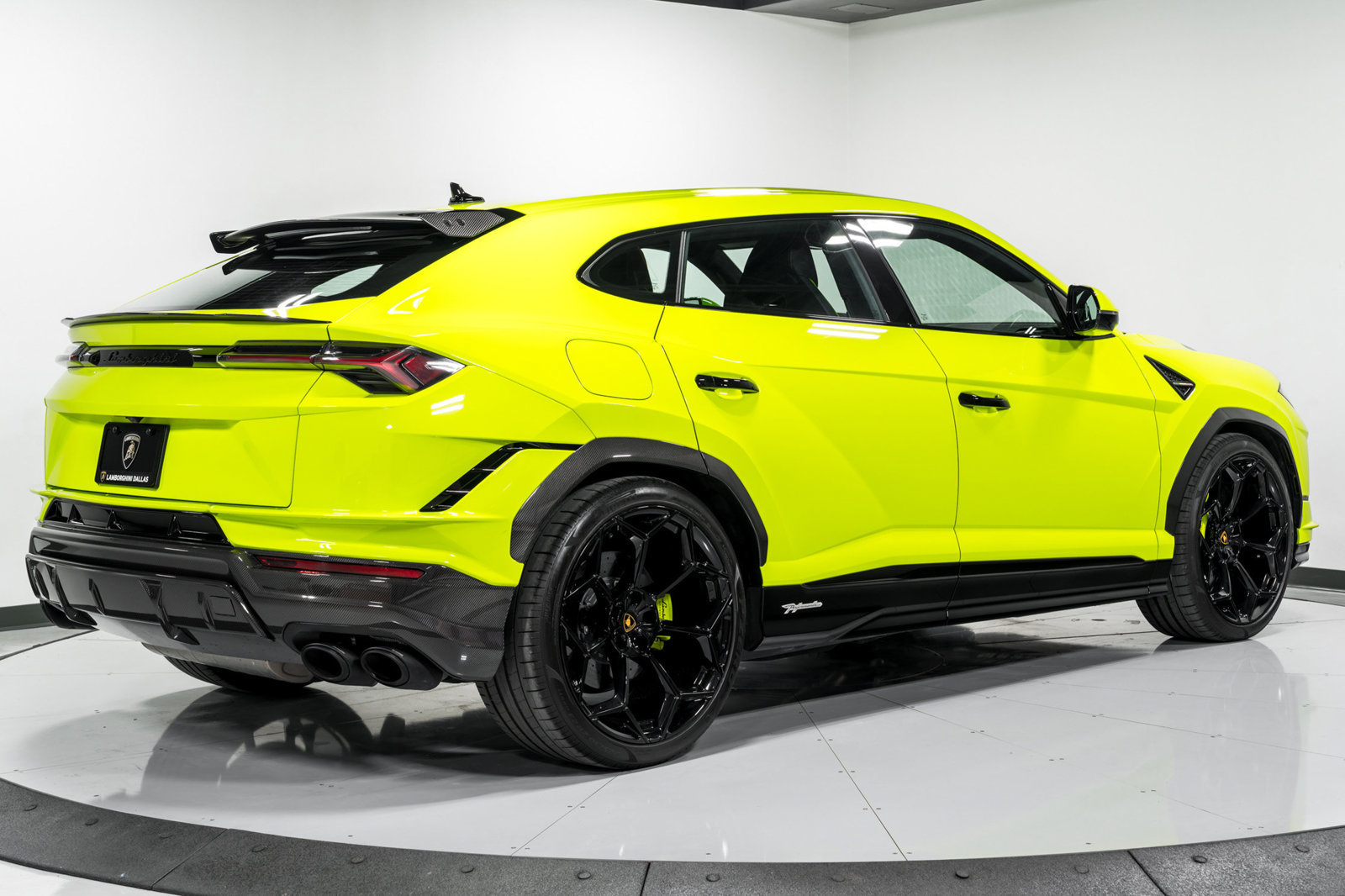 Used 2024 Lamborghini Urus Performante AWD/4WD image 3